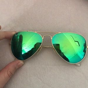 Green Mirrored Ray-Ban Aviators!